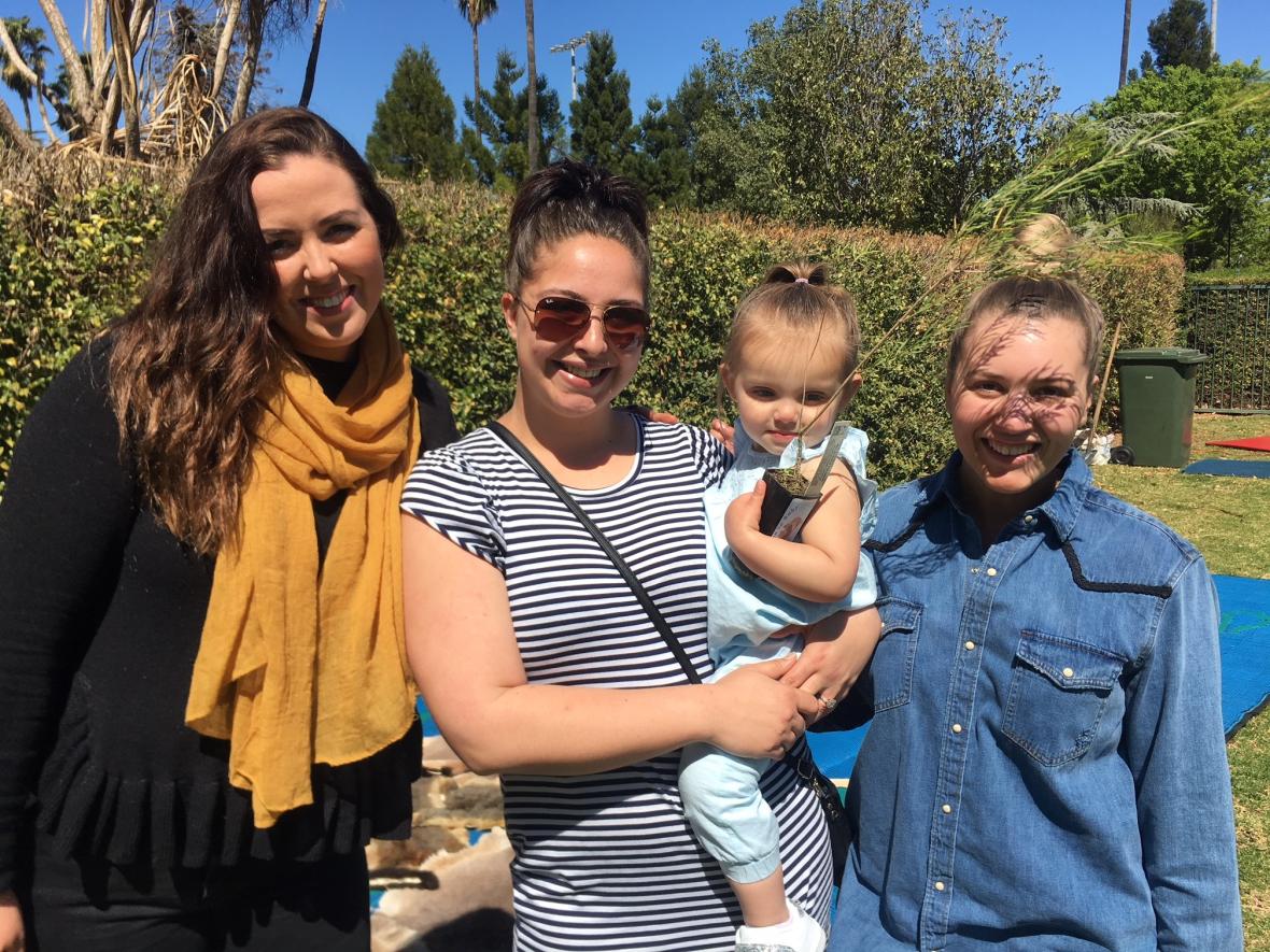 Jemma Black (L) and Stephanie Penn (R) with Darinka and Giana